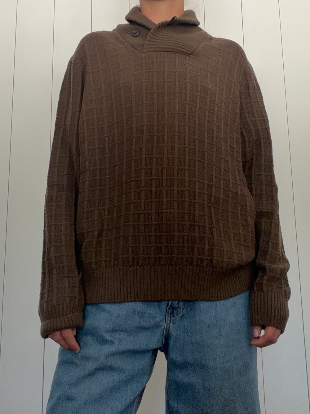 BROWN SWEATER